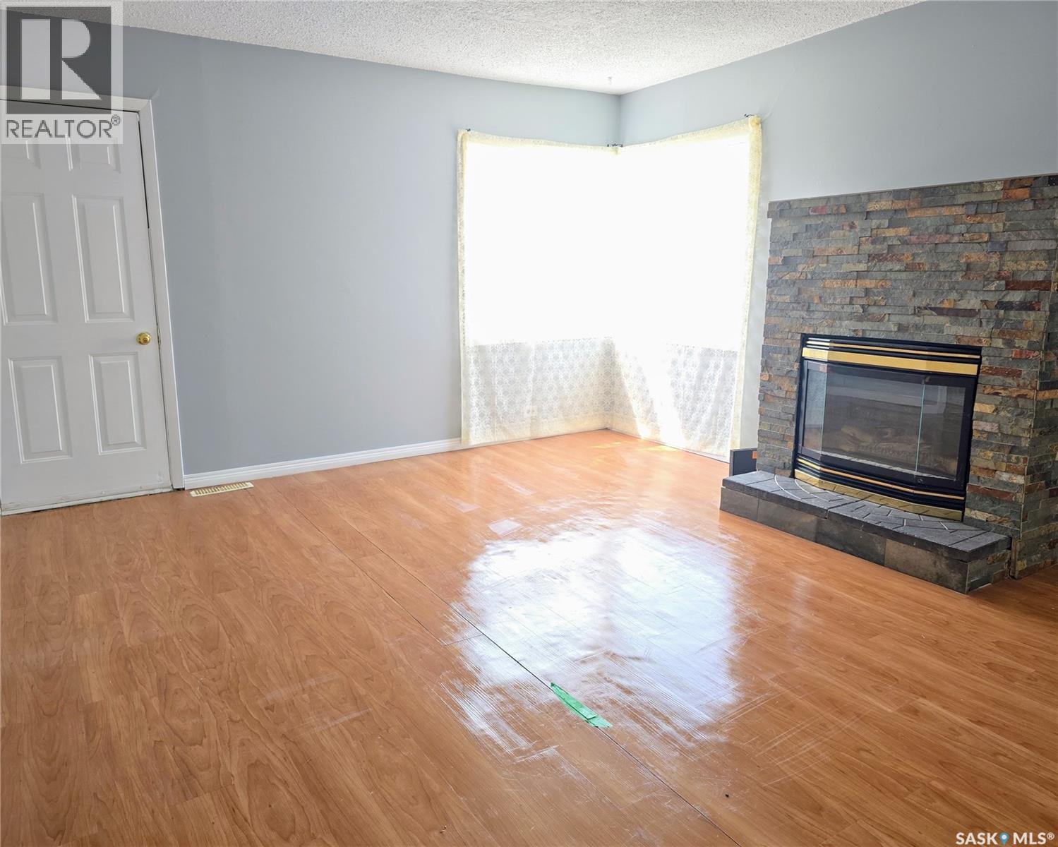 116 2Nd Avenue, Meacham, SK - Indoor Photo Showing Living Room With Fireplace