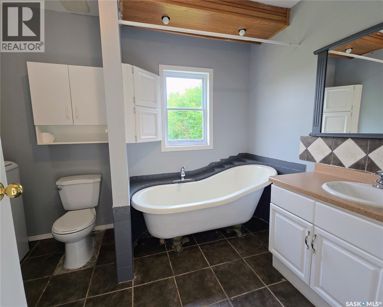 116 2Nd Avenue, Meacham, SK - Indoor Photo Showing Bathroom