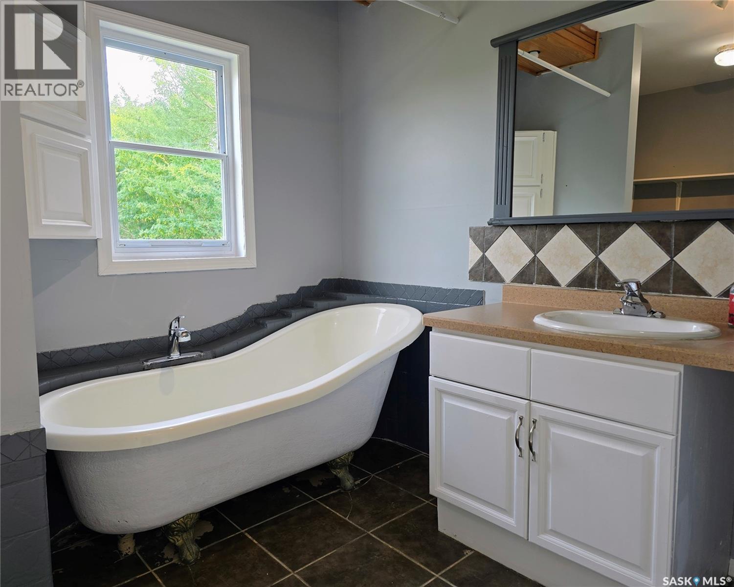 116 2Nd Avenue, Meacham, SK - Indoor Photo Showing Bathroom