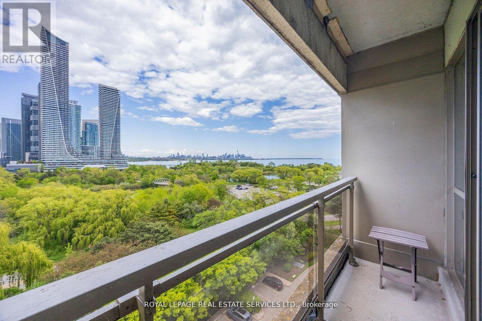 1010 - 2261 Lake Shore Boulevard W, Toronto, ON - Outdoor With Balcony With View