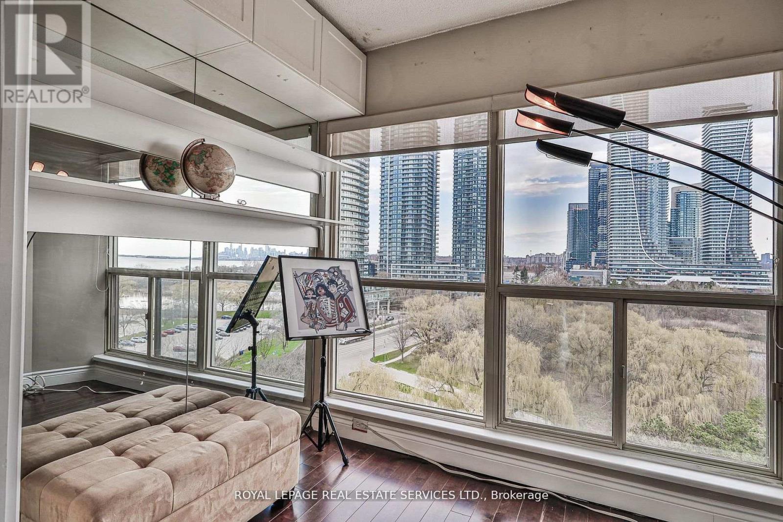 1010 - 2261 Lake Shore Boulevard W, Toronto, ON - Indoor