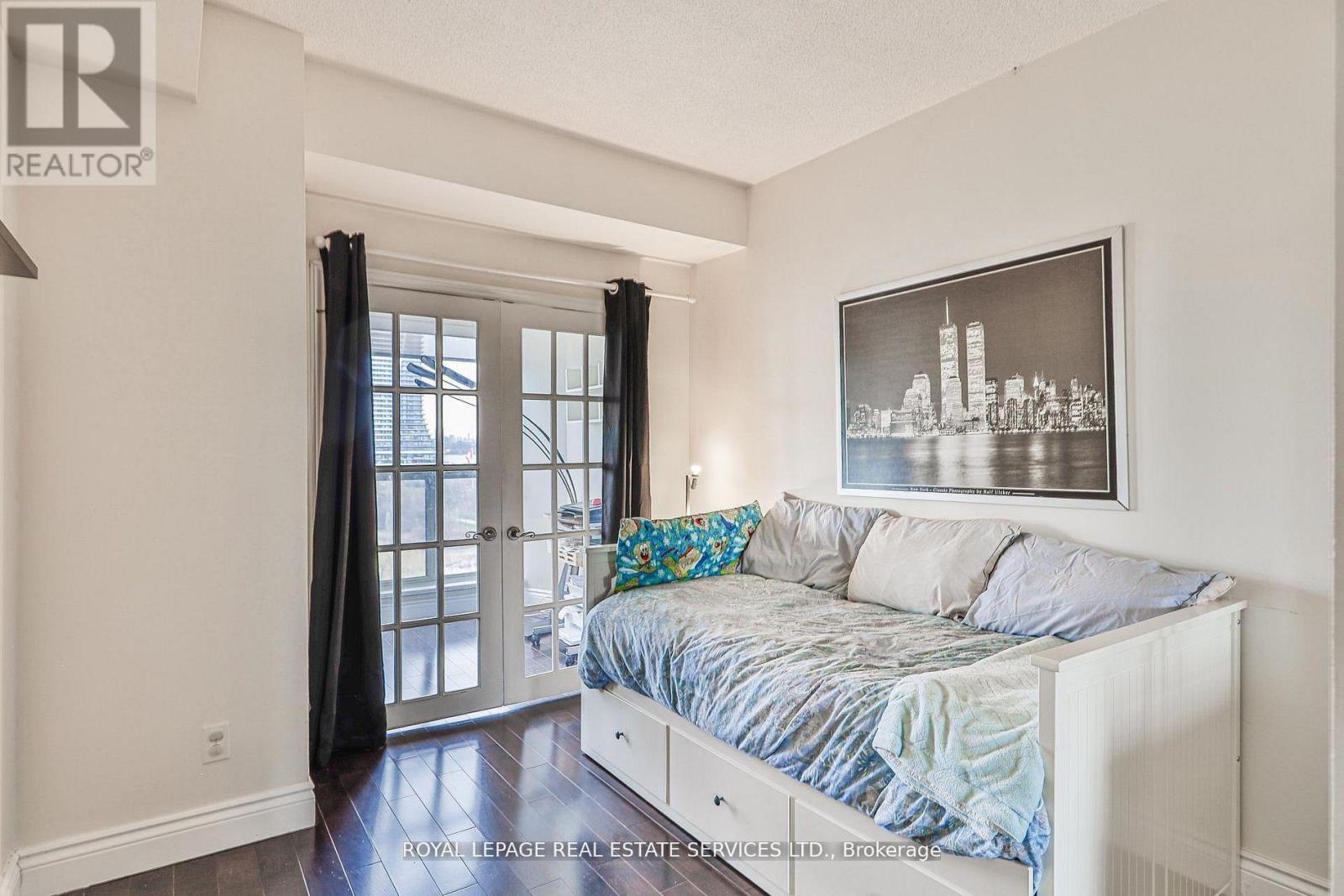 1010 - 2261 Lake Shore Boulevard W, Toronto, ON - Indoor Photo Showing Bedroom