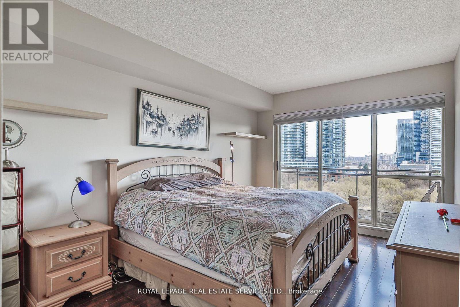 1010 - 2261 Lake Shore Boulevard W, Toronto, ON - Indoor Photo Showing Bedroom