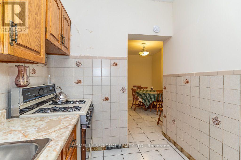 110 Grace Street, Toronto, ON - Indoor Photo Showing Kitchen