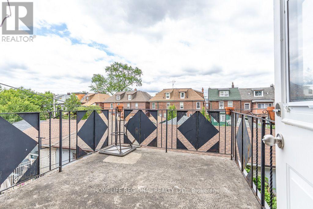 110 Grace Street, Toronto, ON - Outdoor