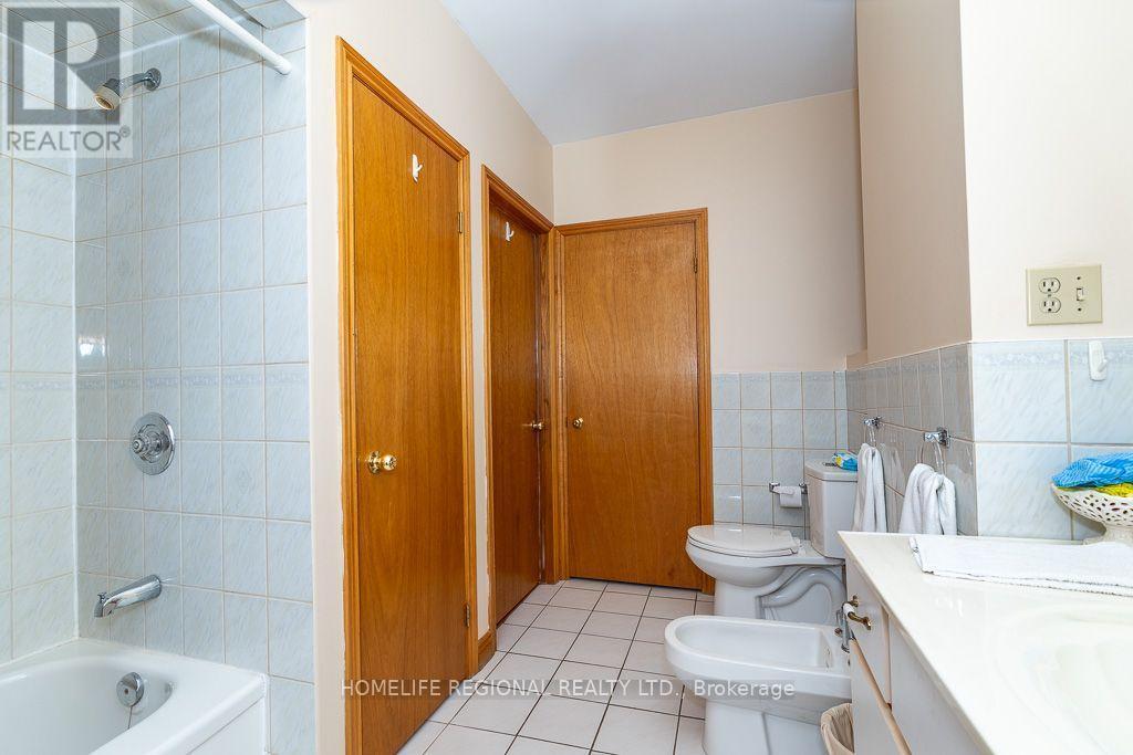 110 Grace Street, Toronto, ON - Indoor Photo Showing Bathroom