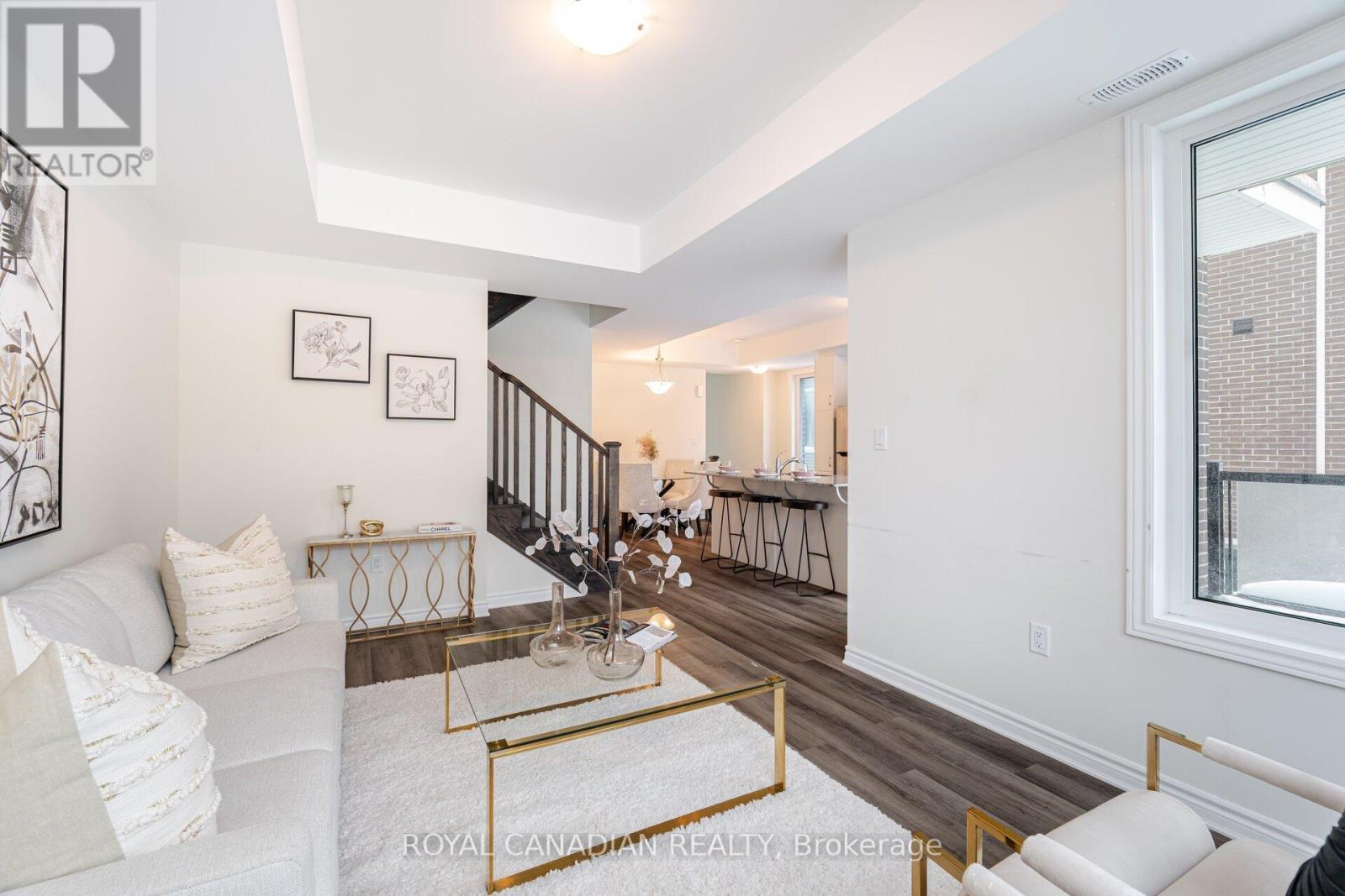 401 - 1034 Reflection Place, Pickering, ON - Indoor Photo Showing Living Room