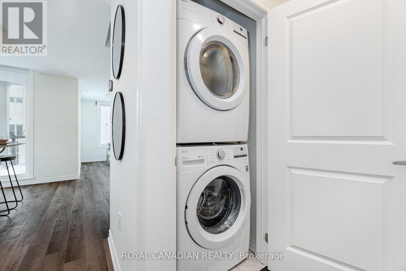 401 - 1034 Reflection Place, Pickering, ON - Indoor Photo Showing Laundry Room