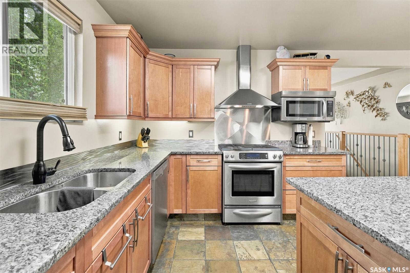 1201 Spadina Crescent W, Saskatoon, SK - Indoor Photo Showing Kitchen With Double Sink