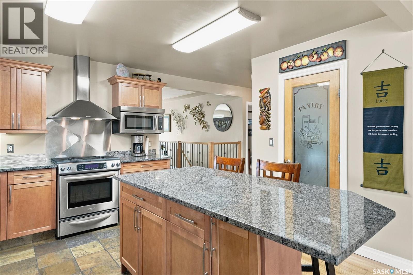 1201 Spadina Crescent W, Saskatoon, SK - Indoor Photo Showing Kitchen