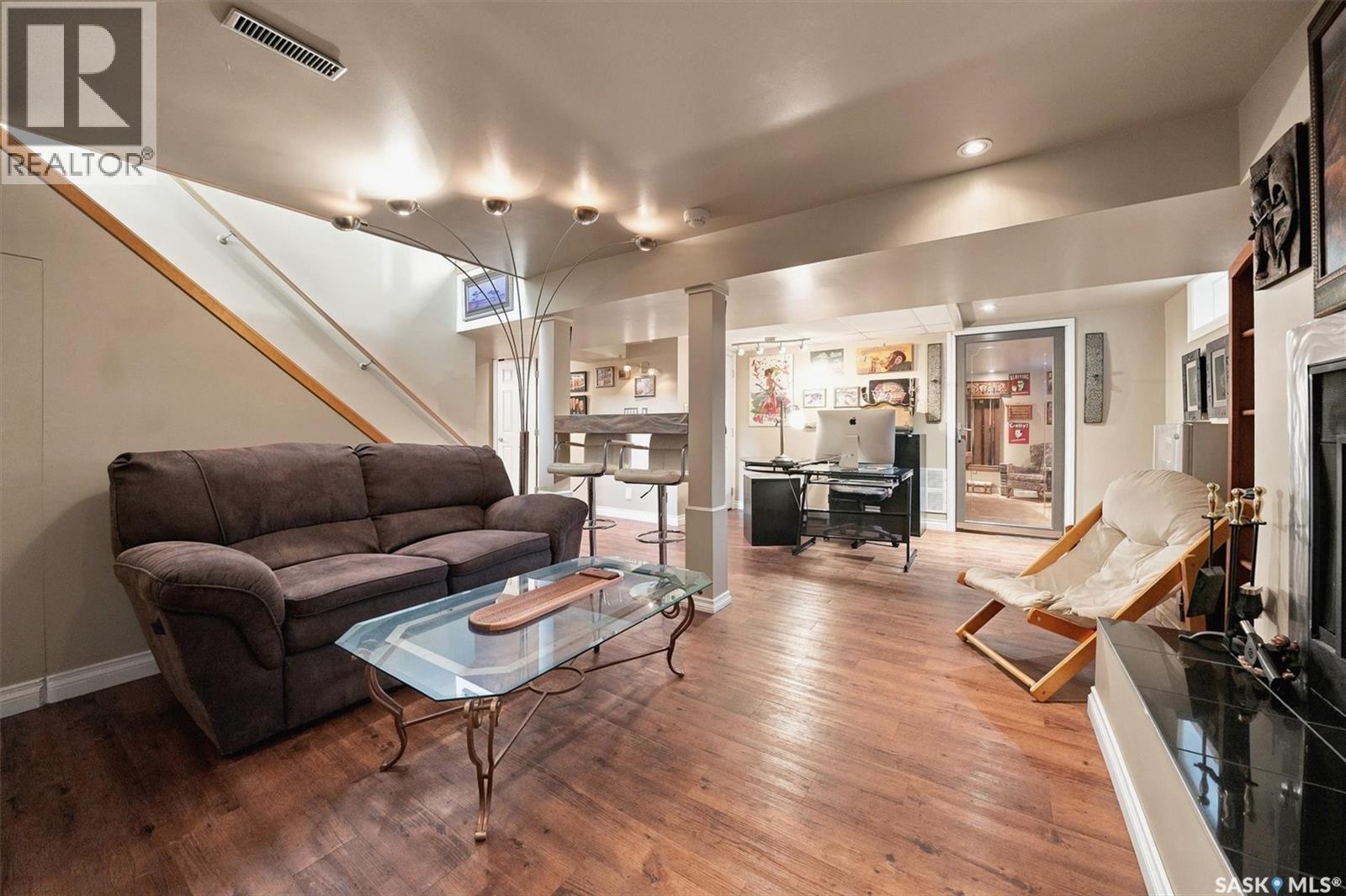 1201 Spadina Crescent W, Saskatoon, SK - Indoor Photo Showing Living Room