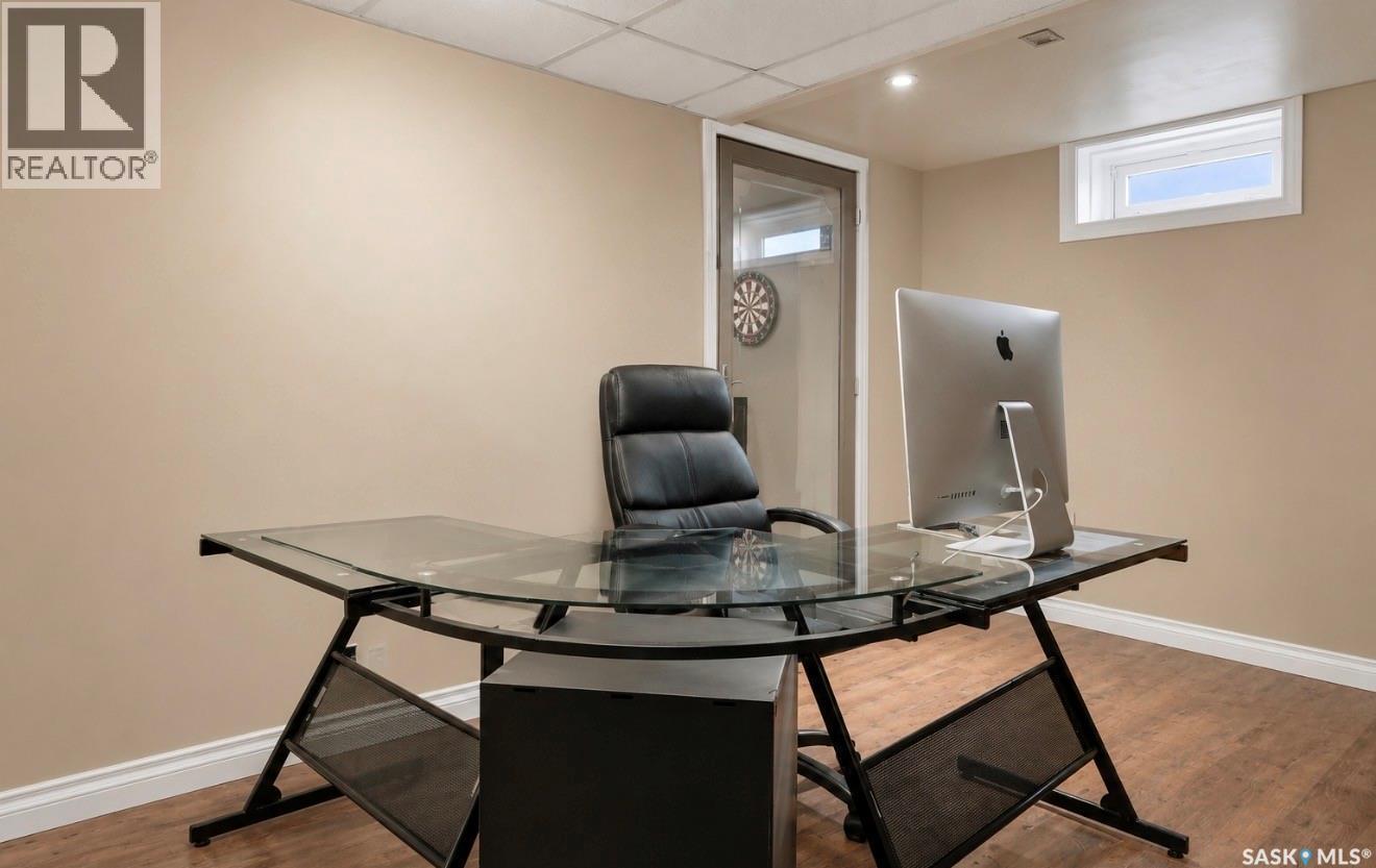 1201 Spadina Crescent W, Saskatoon, SK - Indoor