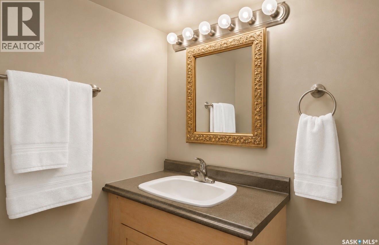 1201 Spadina Crescent W, Saskatoon, SK - Indoor Photo Showing Bathroom