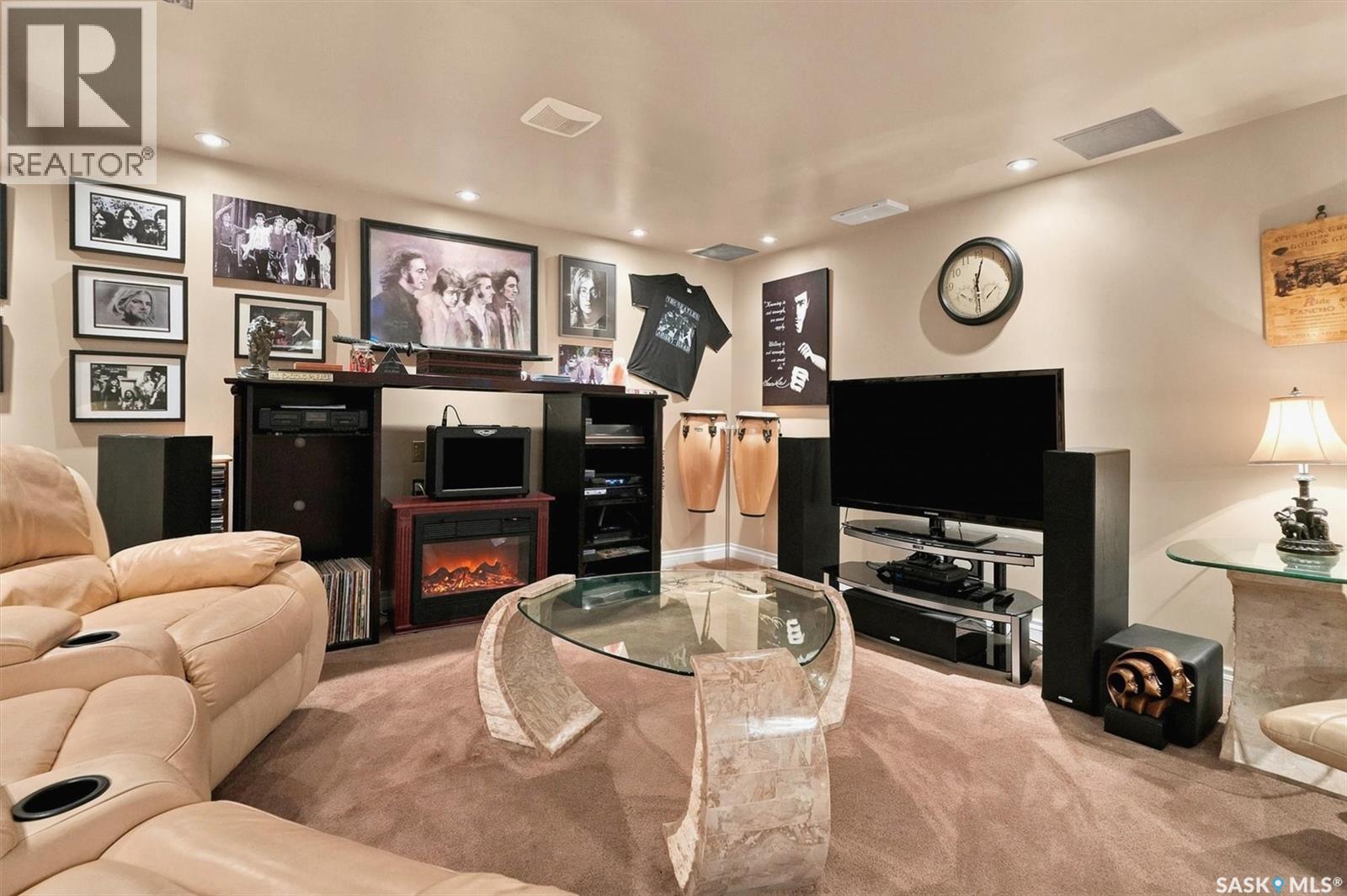 1201 Spadina Crescent W, Saskatoon, SK - Indoor
