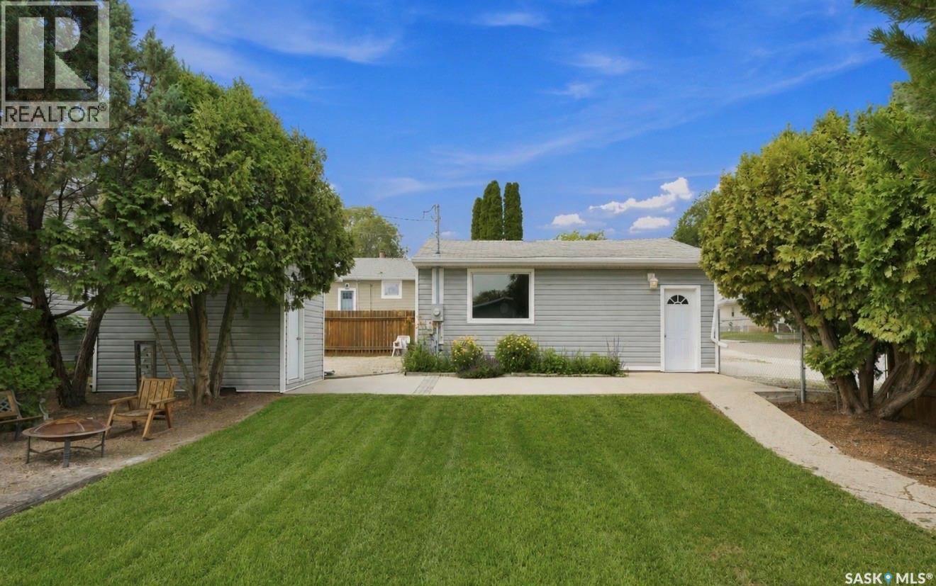 1201 Spadina Crescent W, Saskatoon, SK - Outdoor