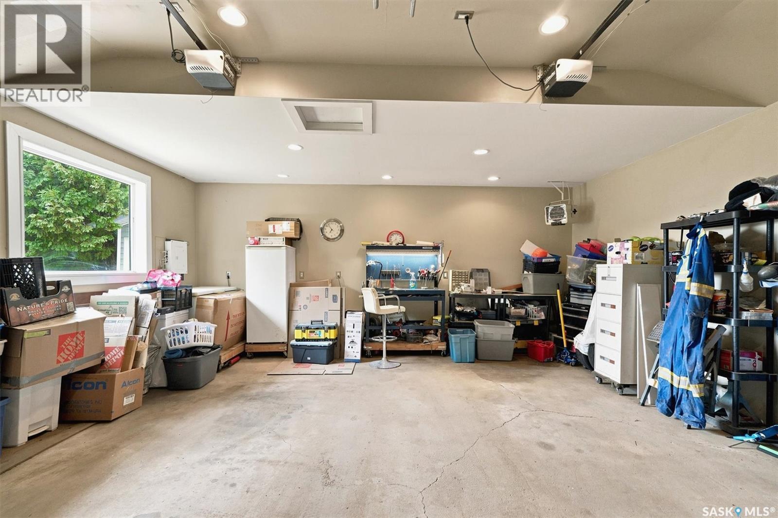 1201 Spadina Crescent W, Saskatoon, SK - Indoor Photo Showing Garage