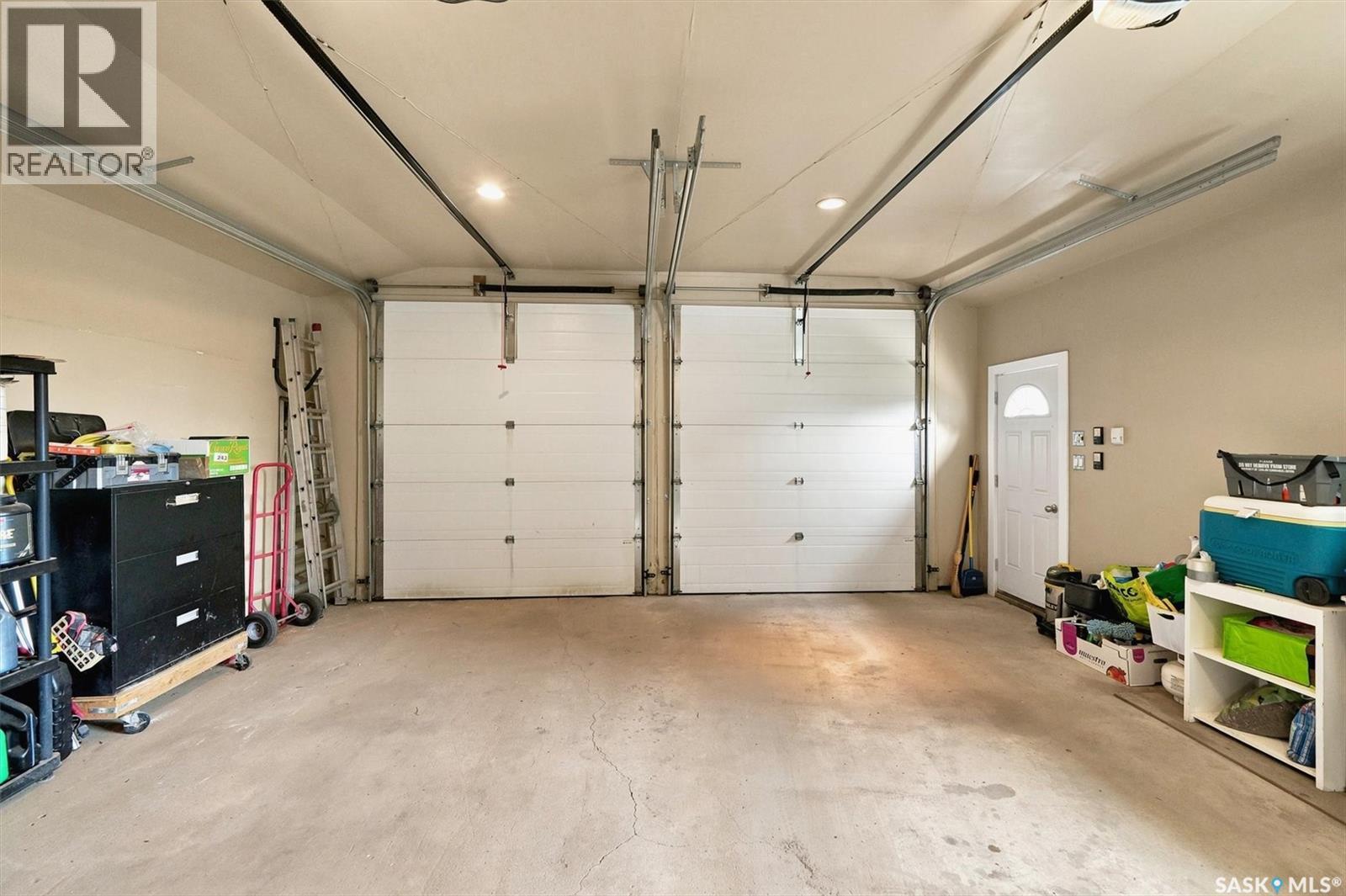 1201 Spadina Crescent W, Saskatoon, SK - Indoor Photo Showing Garage