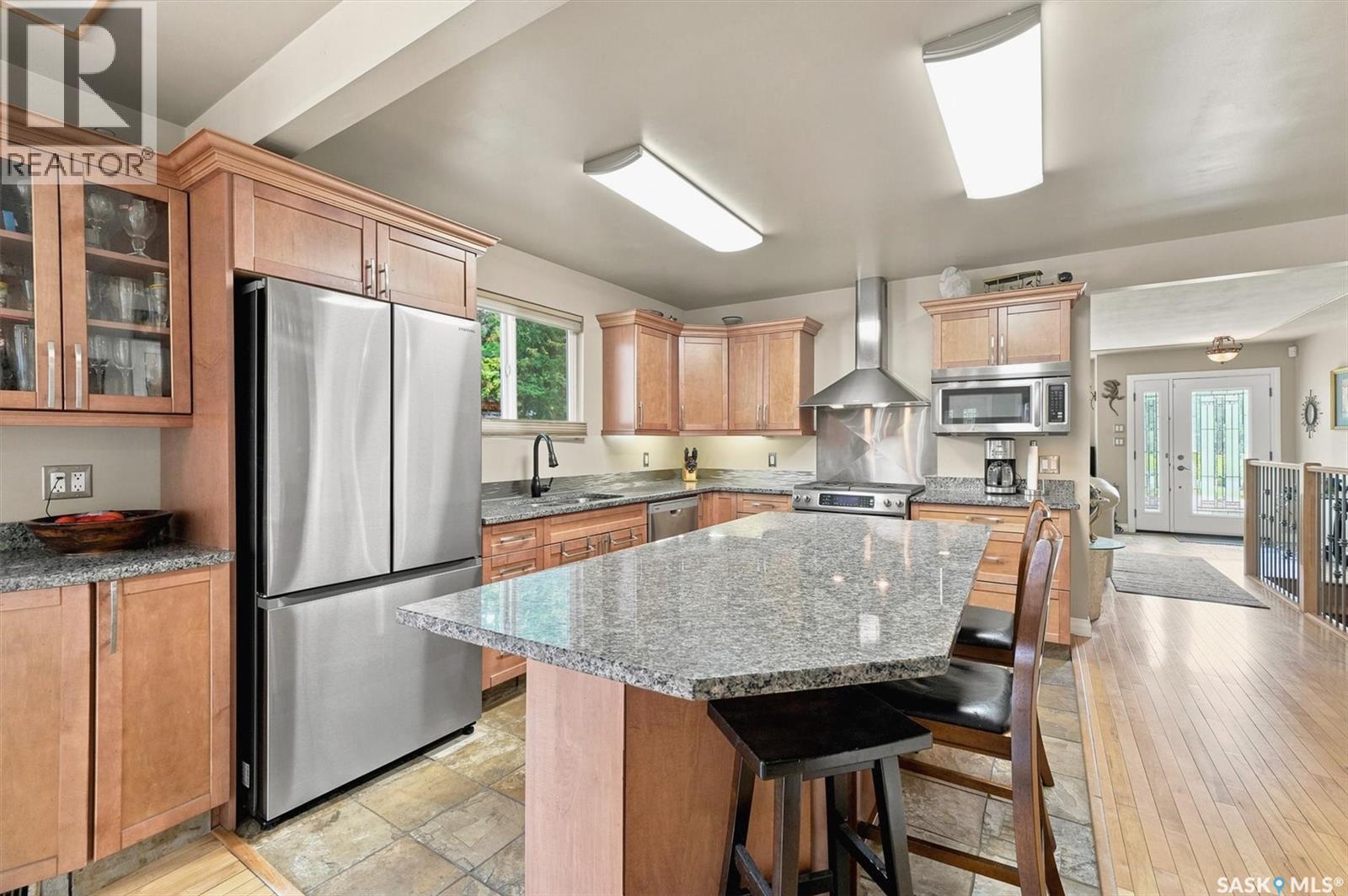 1201 Spadina Crescent W, Saskatoon, SK - Indoor Photo Showing Kitchen With Stainless Steel Kitchen