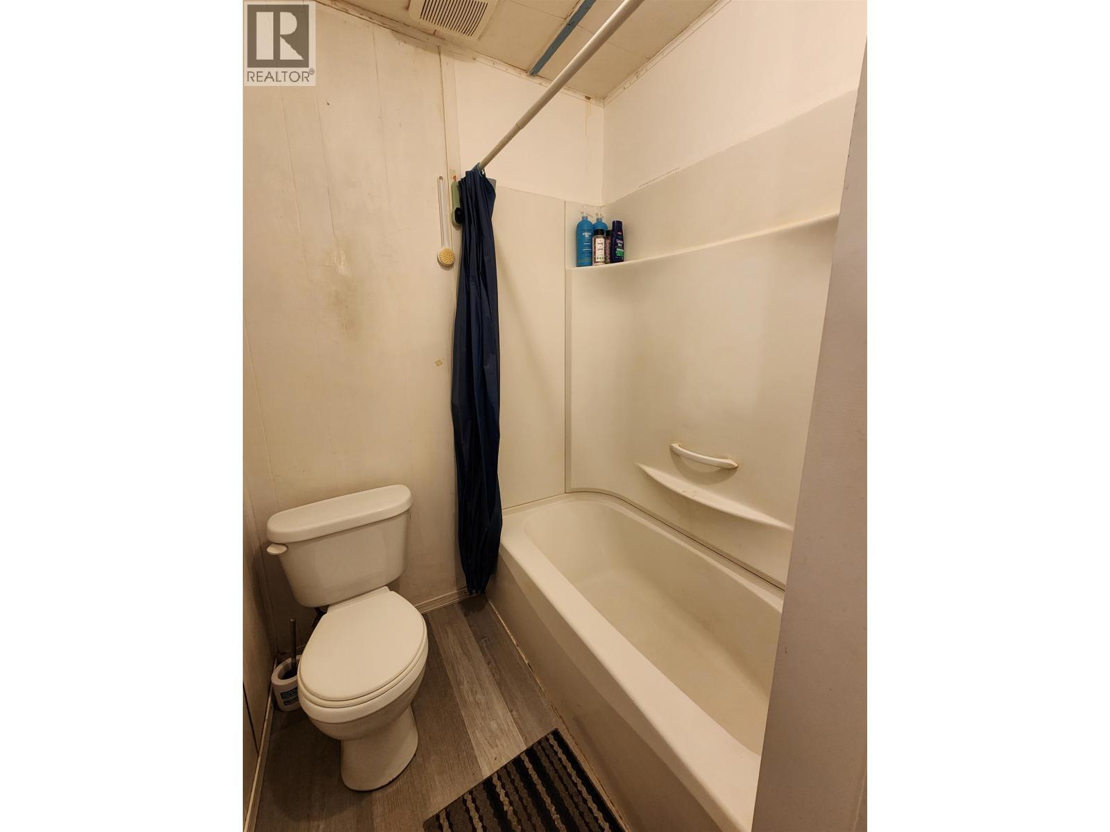 1944 Poplar Avenue, Quesnel, BC - Indoor Photo Showing Bathroom