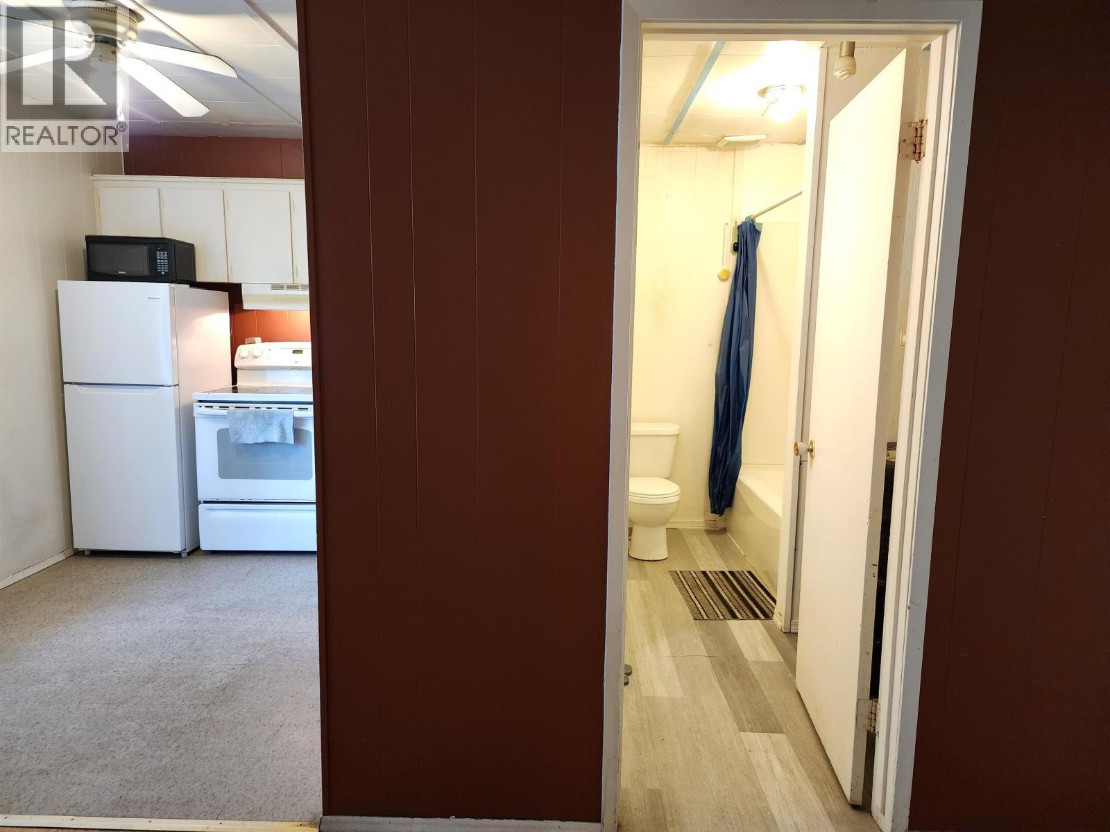1944 Poplar Avenue, Quesnel, BC - Indoor Photo Showing Kitchen