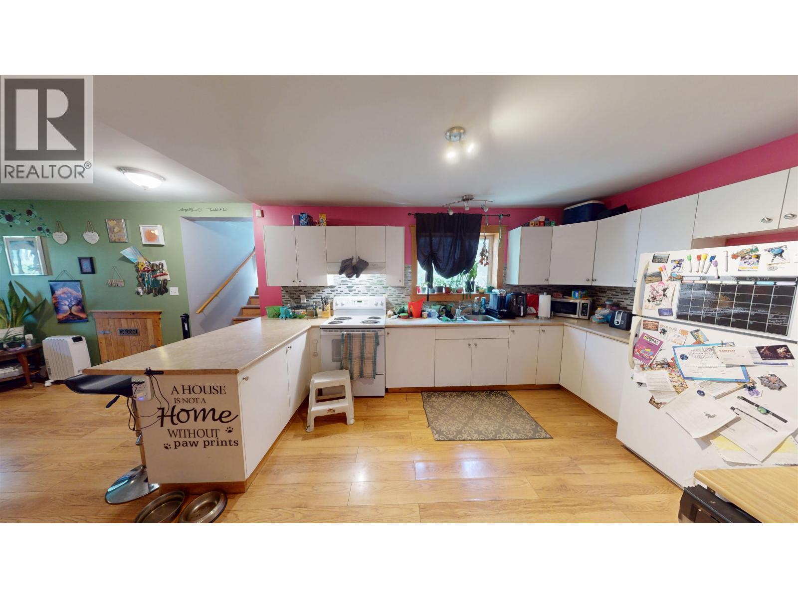 1944 Poplar Avenue, Quesnel, BC - Indoor Photo Showing Kitchen With Double Sink
