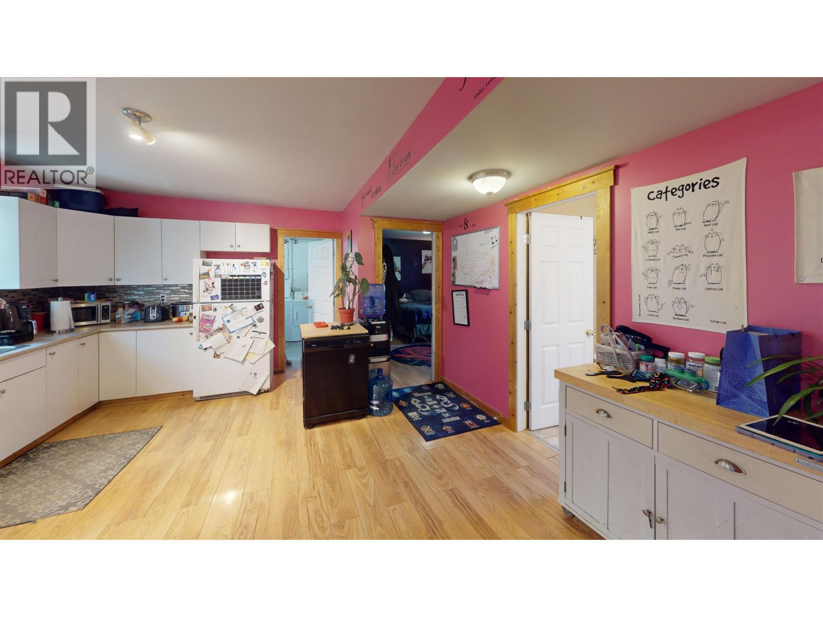 1944 Poplar Avenue, Quesnel, BC - Indoor Photo Showing Kitchen