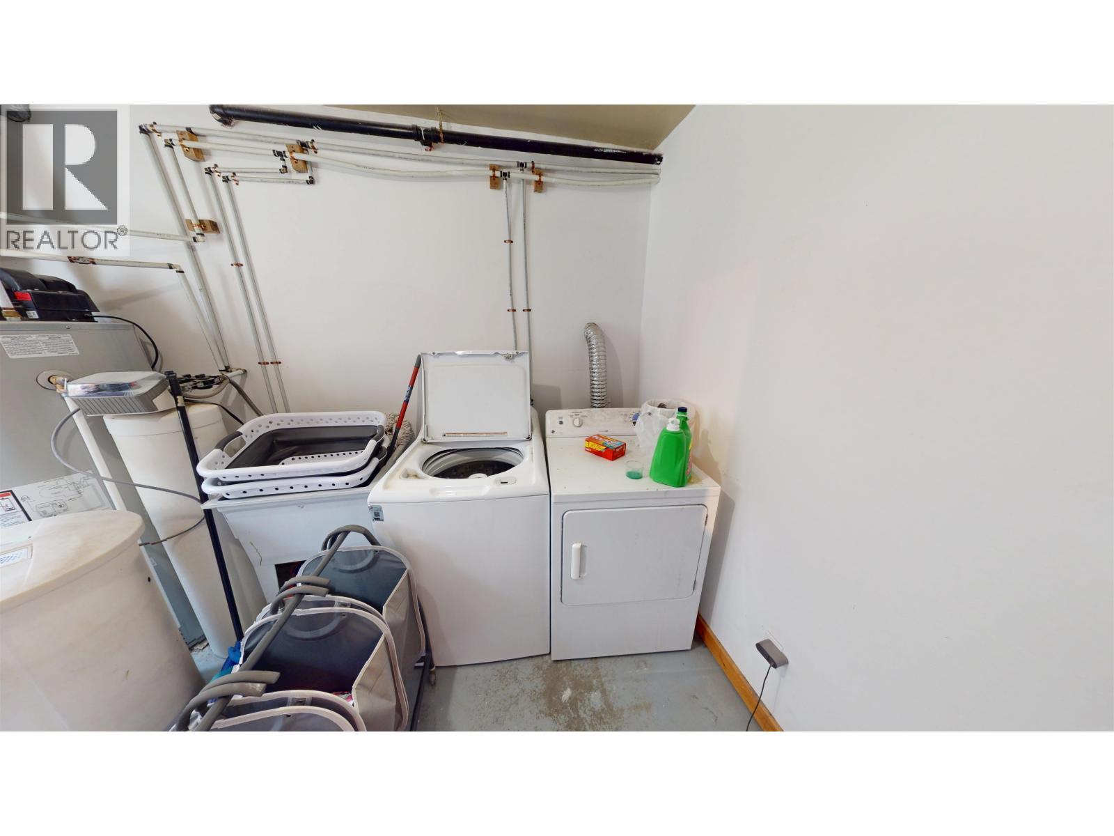1944 Poplar Avenue, Quesnel, BC - Indoor Photo Showing Laundry Room