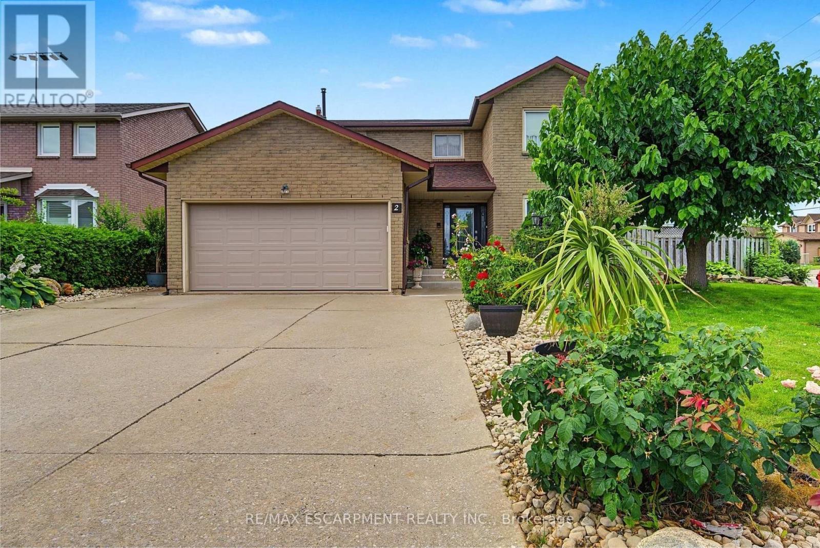 2 Cresthaven Drive, Hamilton, ON - Outdoor