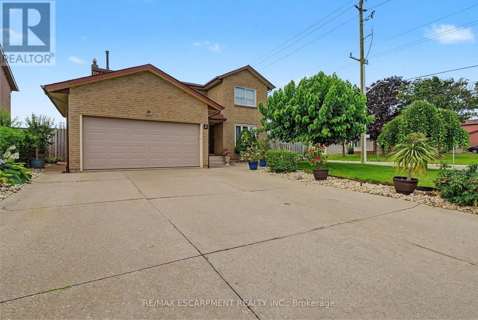 2 Cresthaven Drive, Hamilton, ON - Outdoor