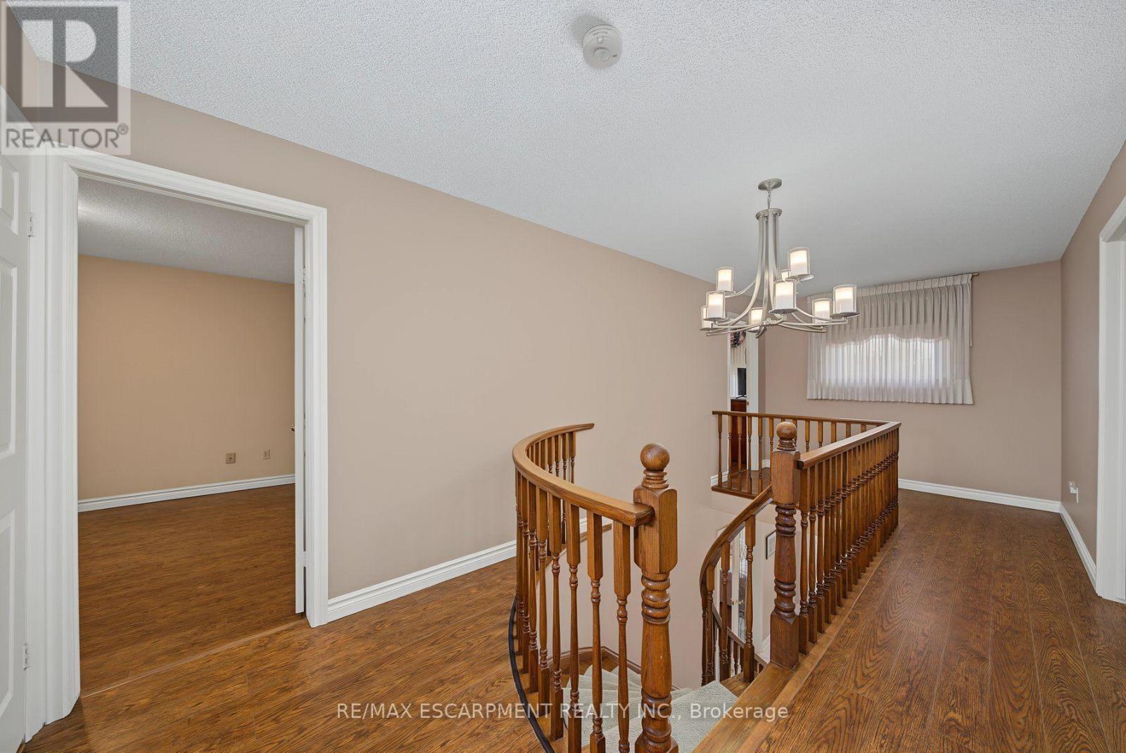 2 Cresthaven Drive, Hamilton, ON - Indoor Photo Showing Other Room