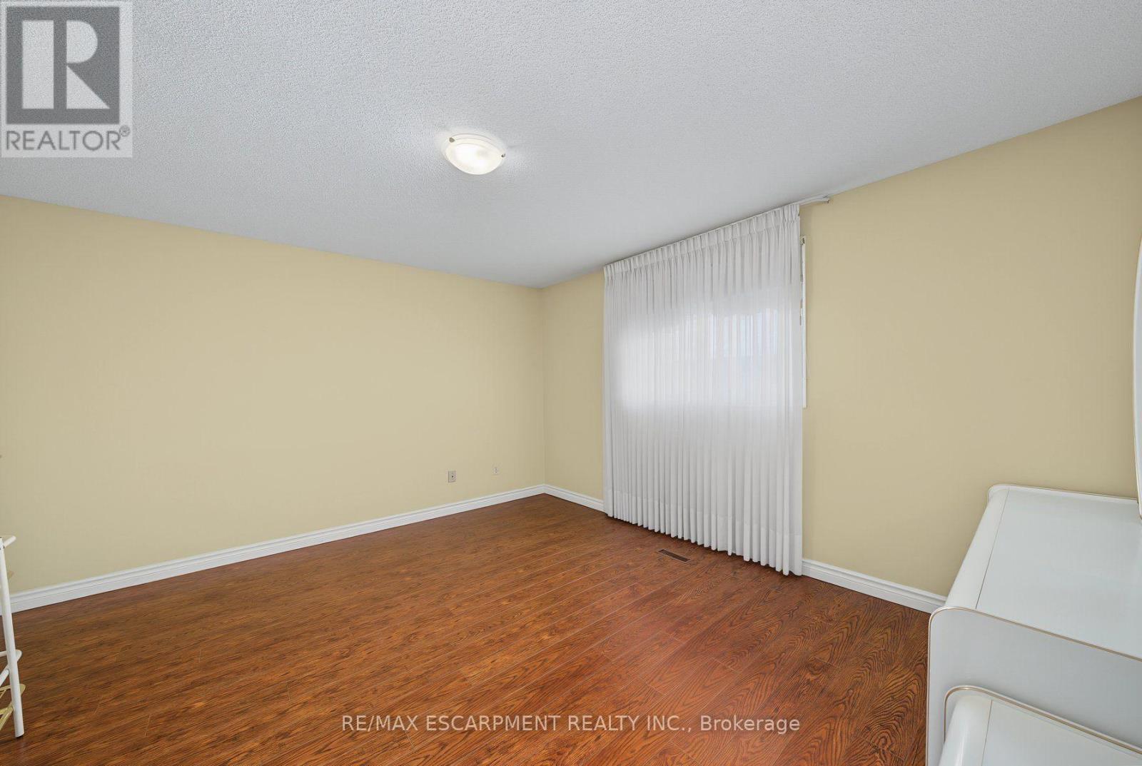 2 Cresthaven Drive, Hamilton, ON - Indoor Photo Showing Other Room