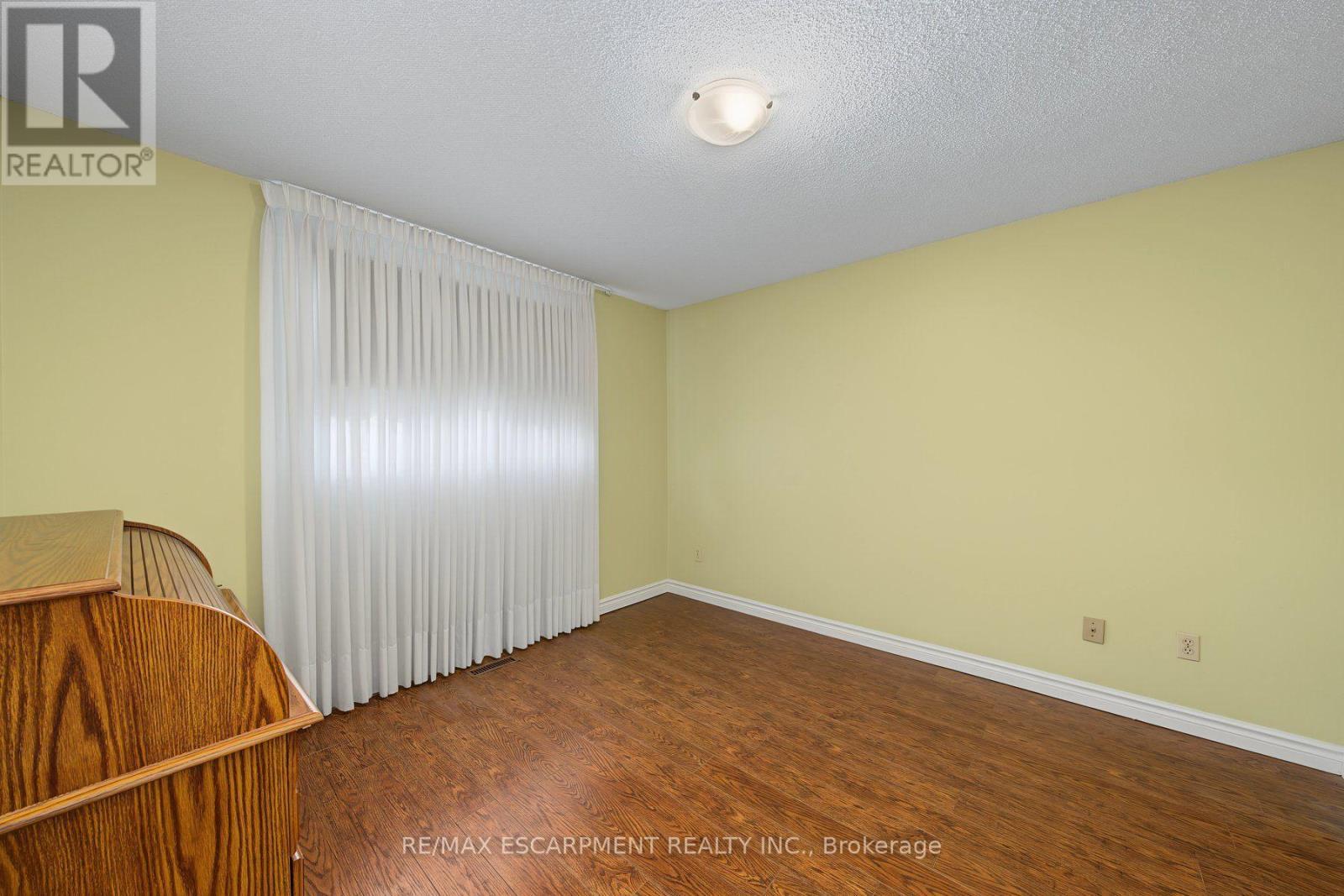 2 Cresthaven Drive, Hamilton, ON - Indoor Photo Showing Other Room