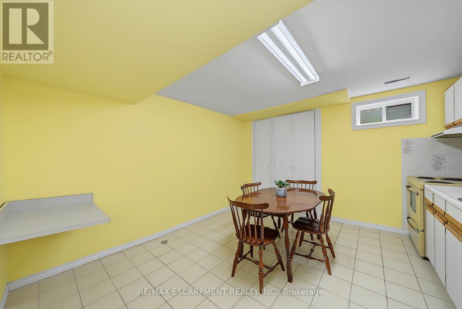 2 Cresthaven Drive, Hamilton, ON - Indoor