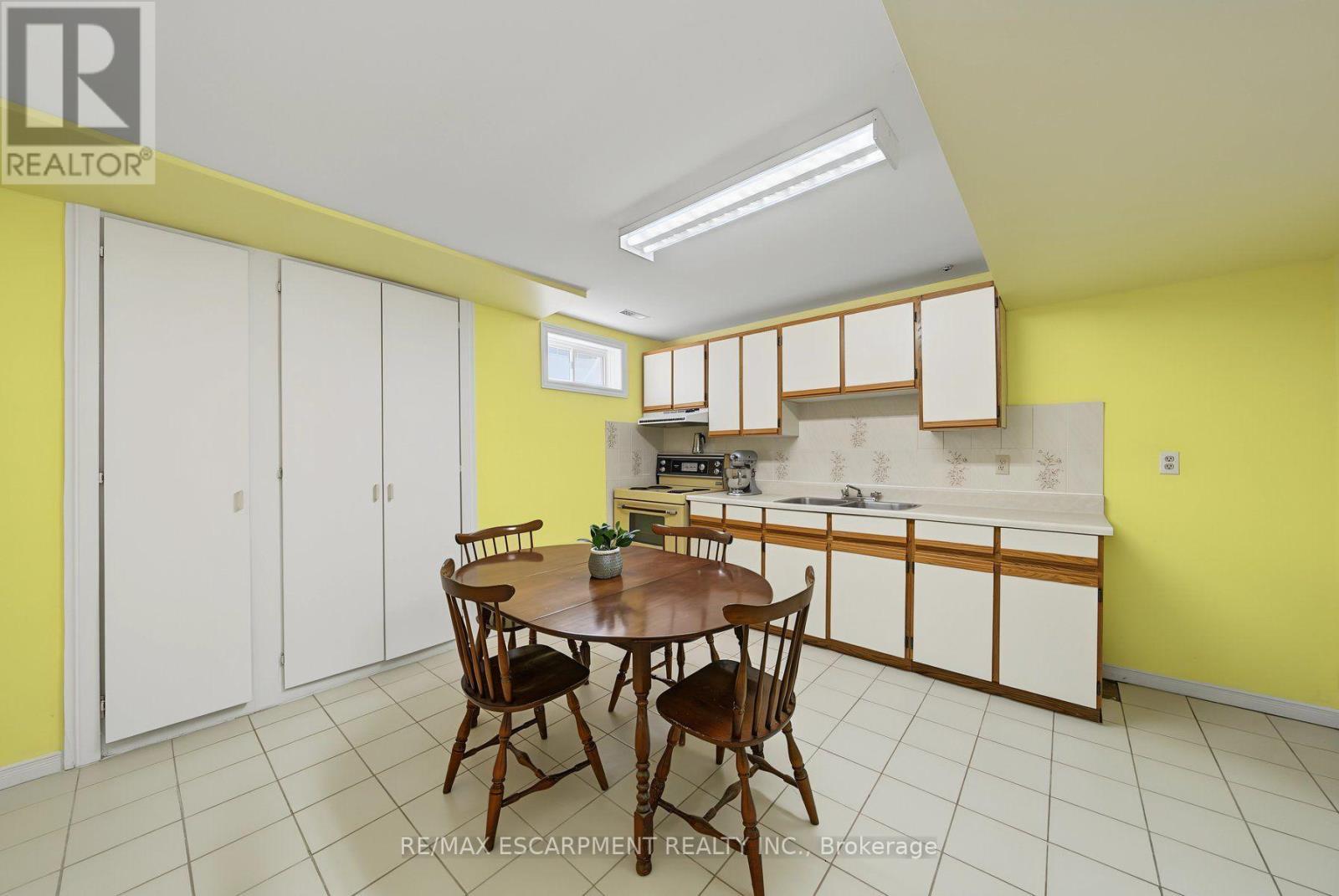 2 Cresthaven Drive, Hamilton, ON - Indoor Photo Showing Other Room