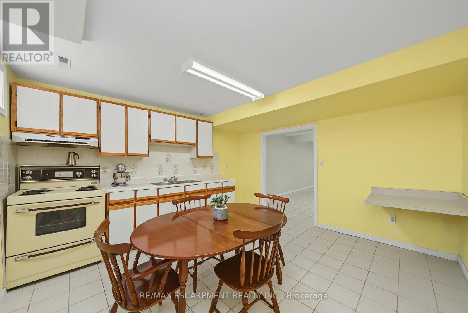 2 Cresthaven Drive, Hamilton, ON - Indoor