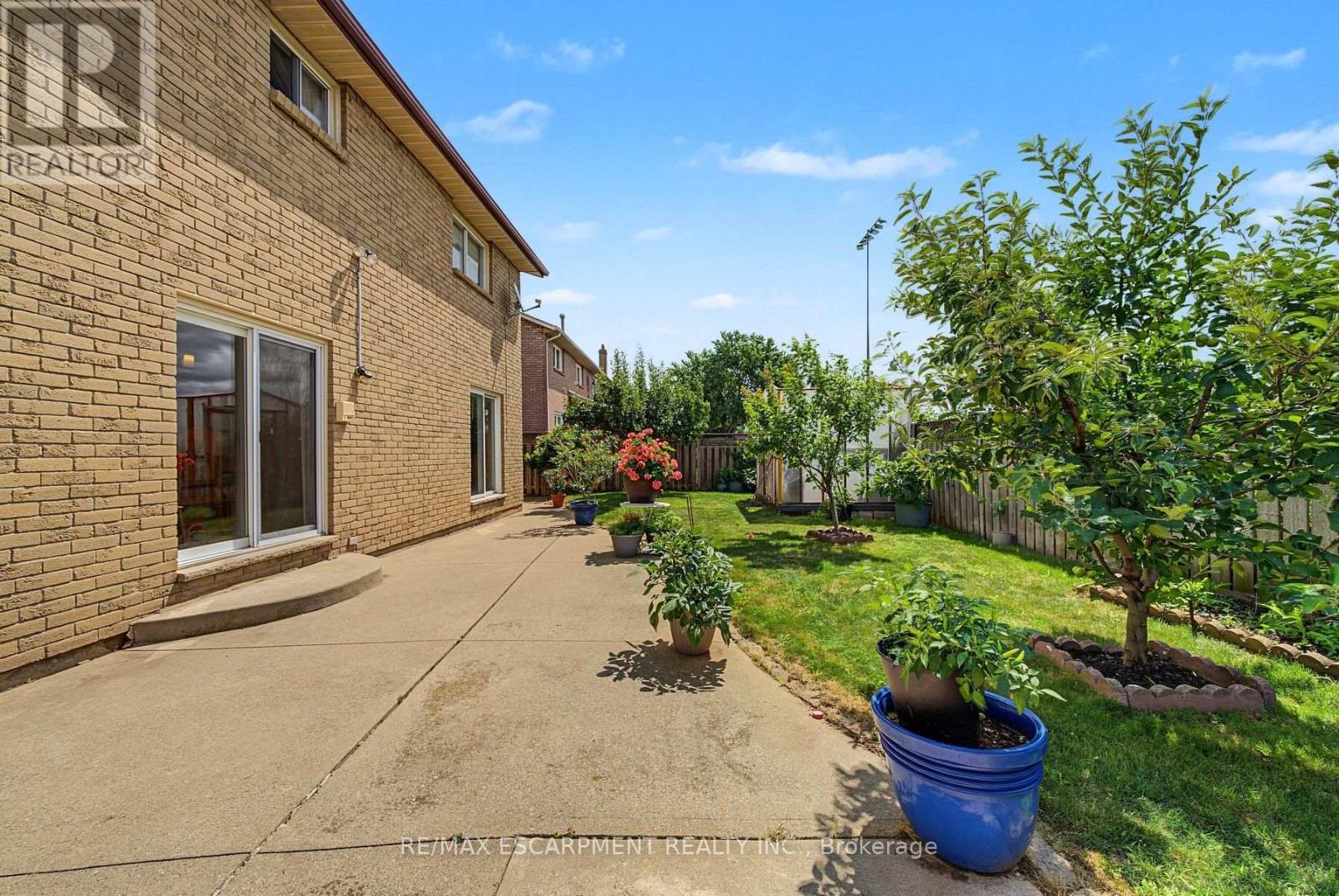 2 Cresthaven Drive, Hamilton, ON - Outdoor