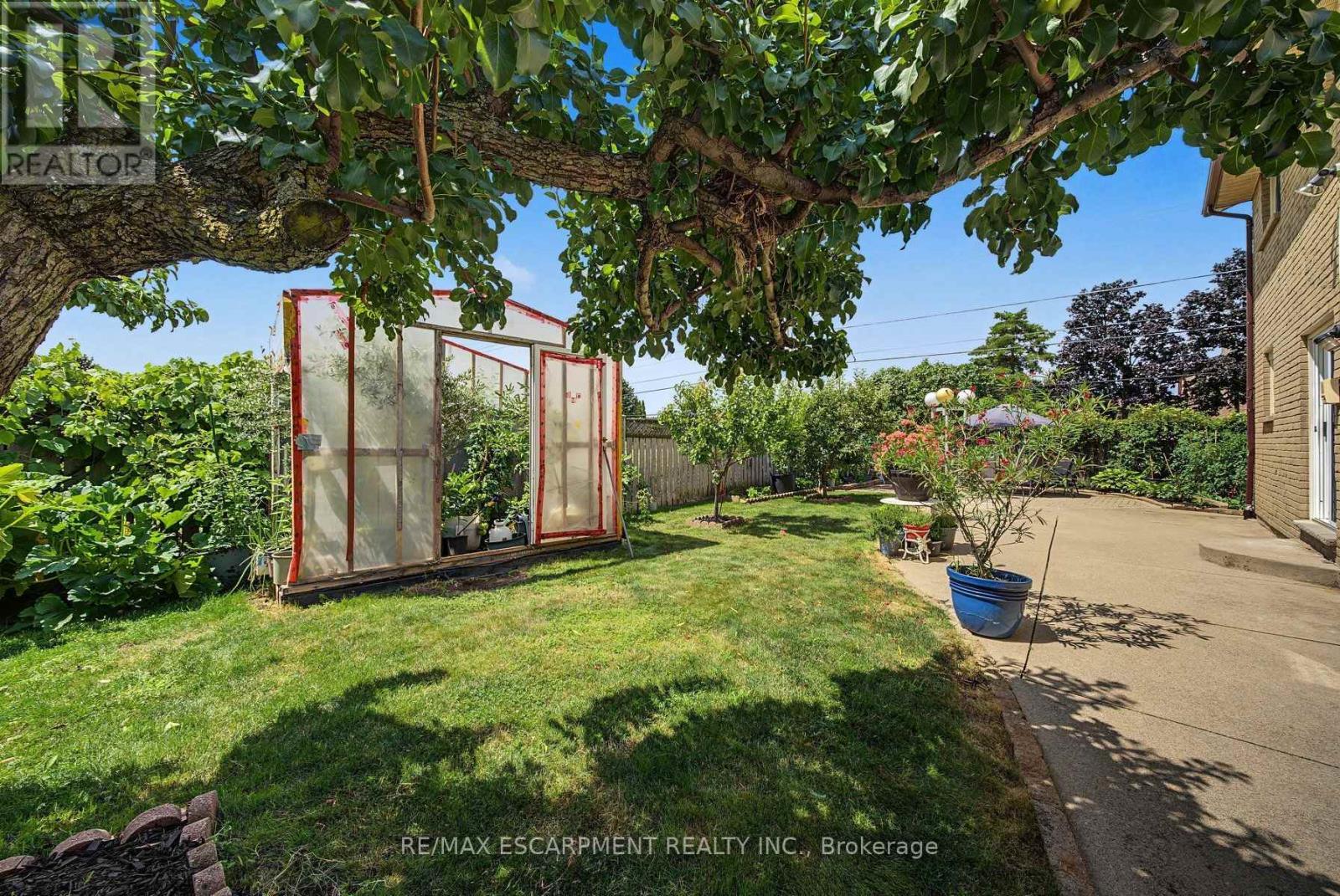 2 Cresthaven Drive, Hamilton, ON - Outdoor
