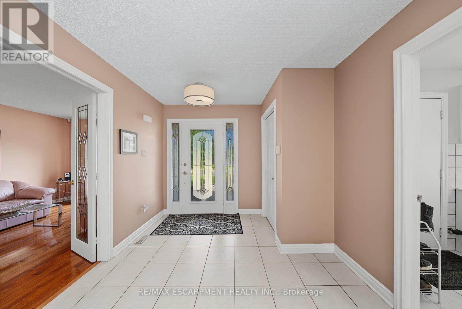 2 Cresthaven Drive, Hamilton, ON - Indoor Photo Showing Other Room