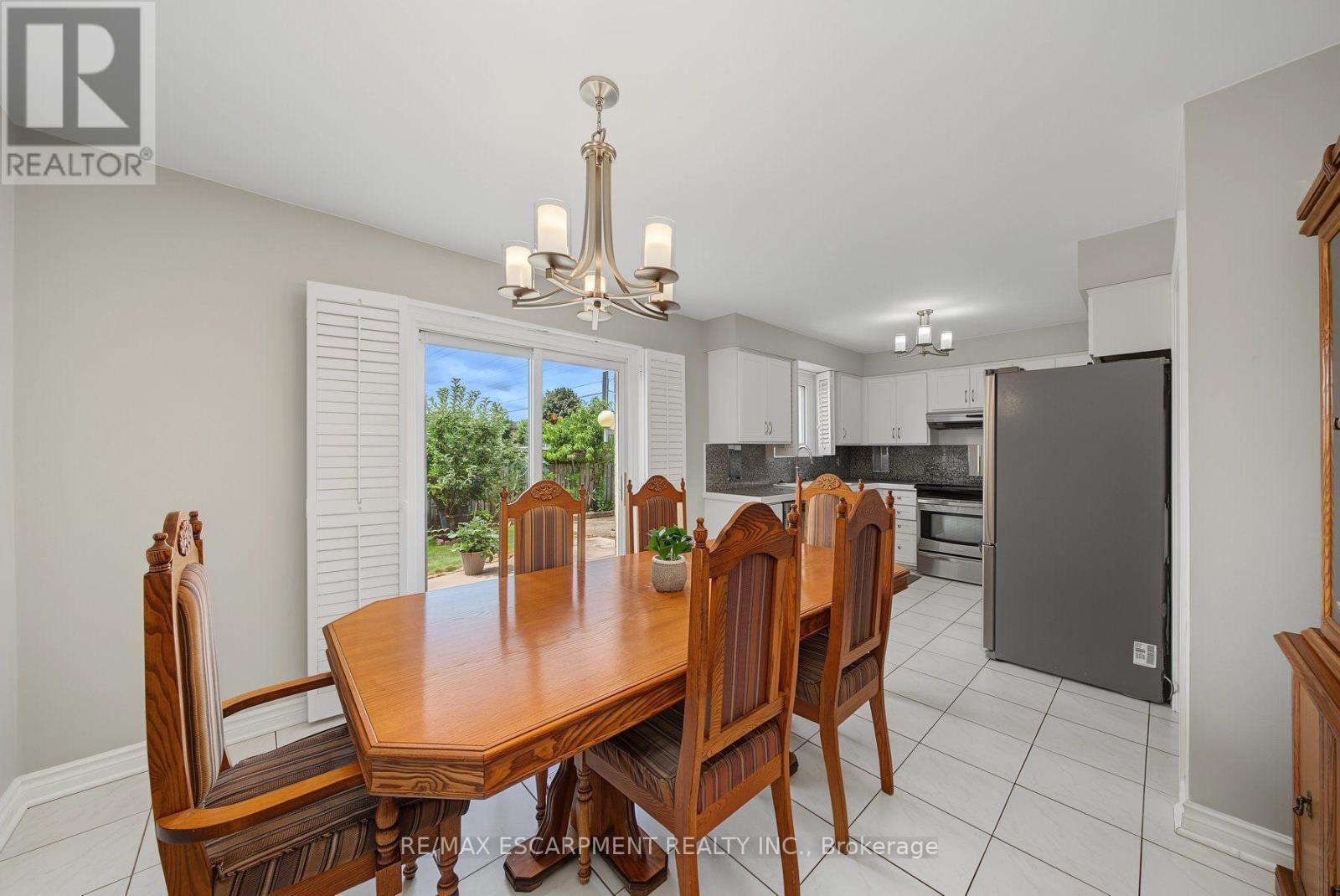 2 Cresthaven Drive, Hamilton, ON - Indoor Photo Showing Dining Room
