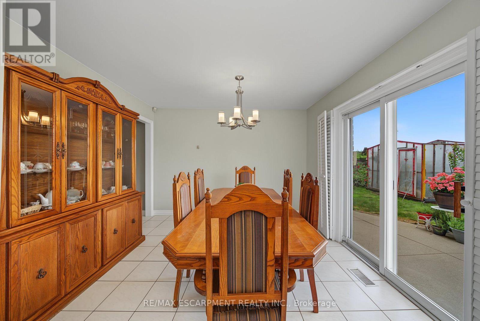 2 Cresthaven Drive, Hamilton, ON - Indoor Photo Showing Dining Room