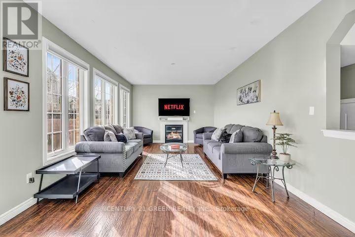 5 Sunset Way, Thorold, ON - Indoor Photo Showing Living Room With Fireplace