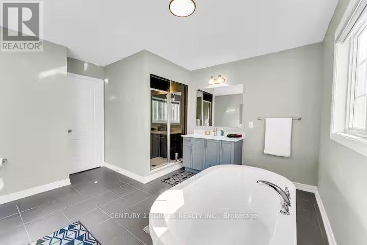 5 Sunset Way, Thorold, ON - Indoor Photo Showing Bathroom