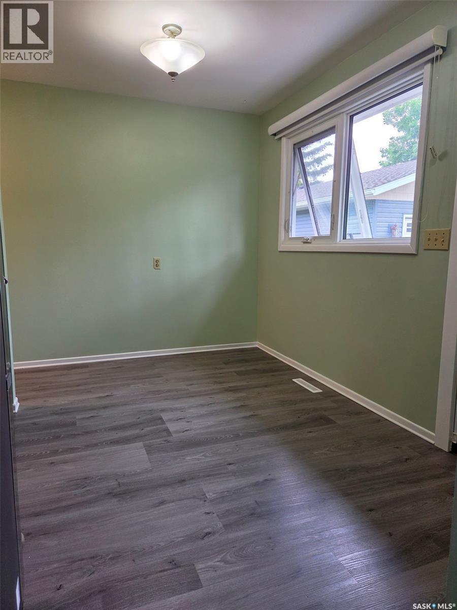 1305 Park Avenue, Weyburn, SK - Indoor Photo Showing Other Room