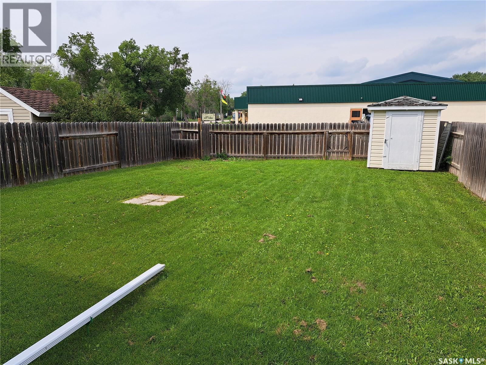 1305 Park Avenue, Weyburn, SK - Outdoor