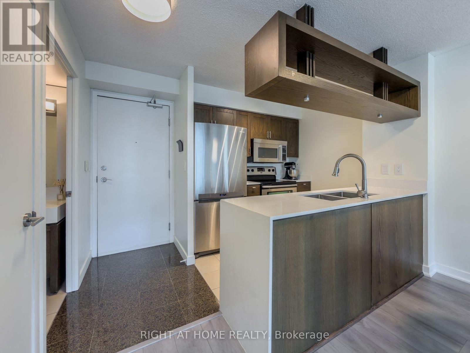 2611 - 81 Navy Wharf Court, Toronto, ON - Indoor Photo Showing Kitchen With Double Sink