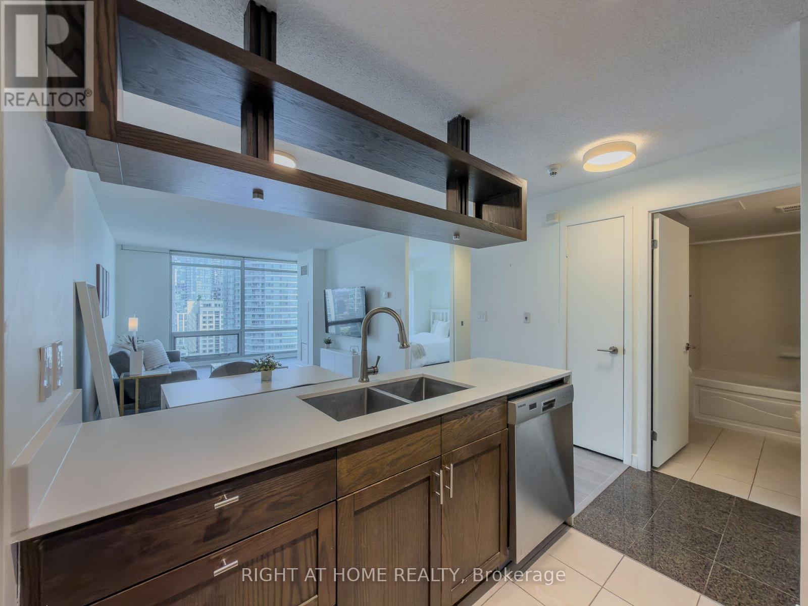 2611 - 81 Navy Wharf Court, Toronto, ON - Indoor Photo Showing Kitchen With Double Sink