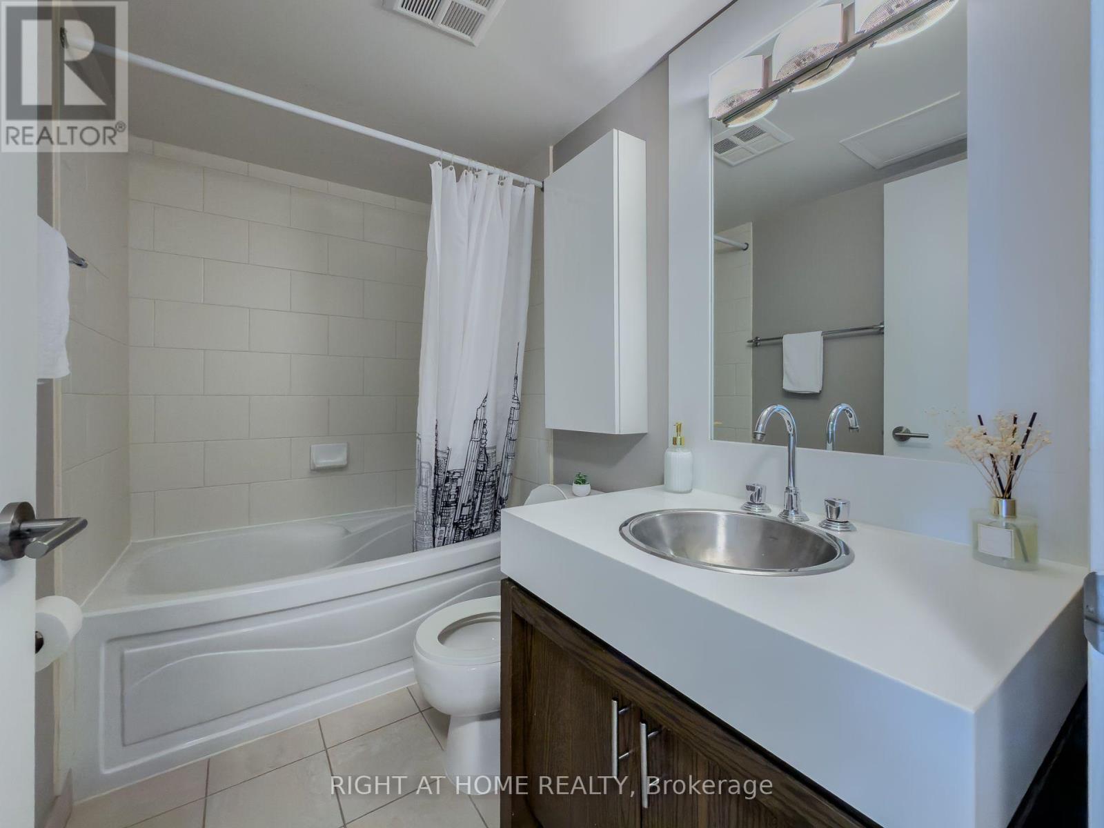 2611 - 81 Navy Wharf Court, Toronto, ON - Indoor Photo Showing Bathroom