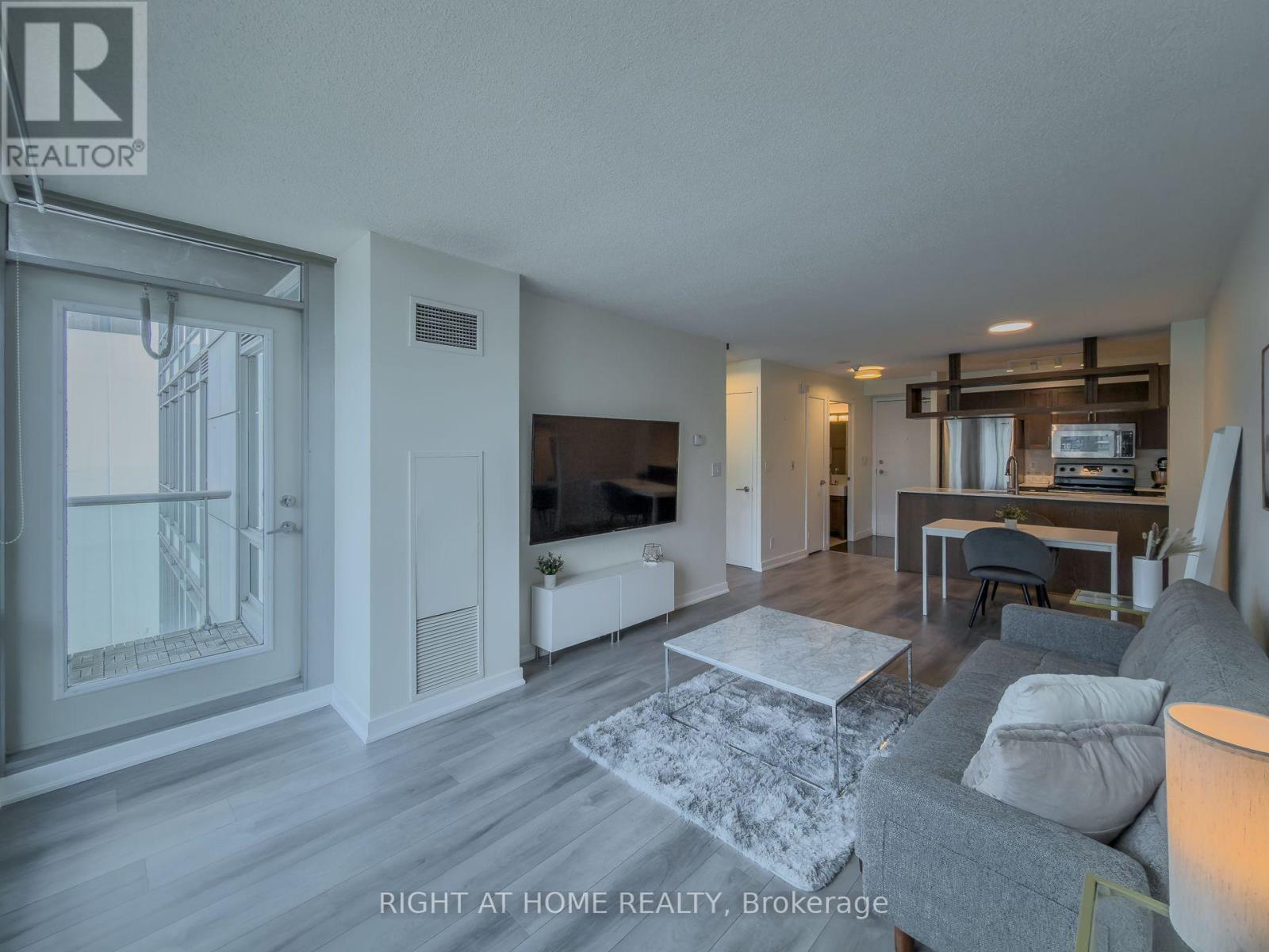 2611 - 81 Navy Wharf Court, Toronto, ON - Indoor Photo Showing Living Room