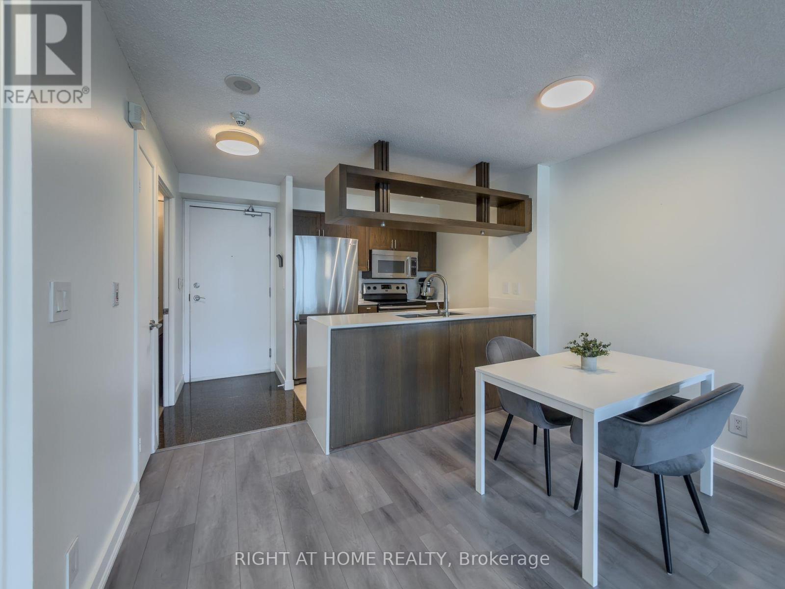 2611 - 81 Navy Wharf Court, Toronto, ON - Indoor