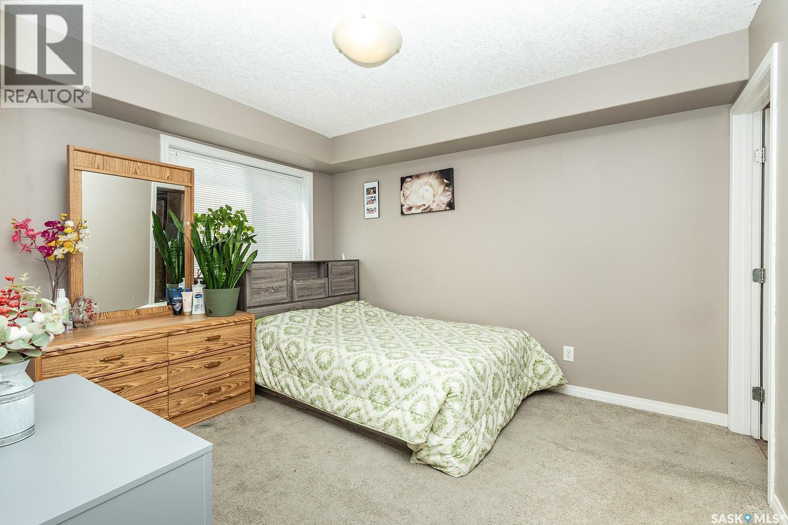 118 125 Willis Crescent, Saskatoon, SK - Indoor Photo Showing Bedroom